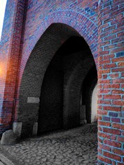 Brama staromiejska, mury obronne w Toruniu