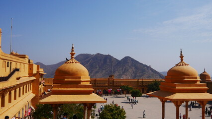 Visite du fort Amber et de son architecture imposante indienne, avec pas mal de touristes et de...