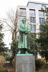 Statue des Karl Leberecht Immermann im Hofgarten in Düsseldorf