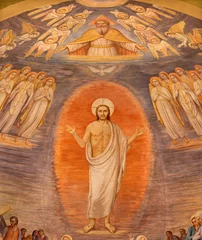 Rolgordijnen MILAN, ITALY - MARCH 7, 2024: The fresco of Holy Trinity in the apse of church Chiesa di San Vito in Gianbellino by Antonio Martinotti (1957). © Renáta Sedmáková