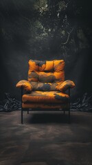 Un sillón se encuentra solo, un llamativo salpicón de naranja contra un telón de fondo sombrío, invitando a la contemplación en medio del silencio surrealista de un interior similar a un bosque.