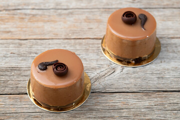 Caramel chocolate cake - 767449822
