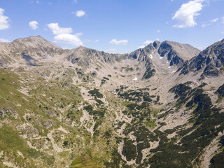 Obraz premium Aerial view of Pirin Mountain near Yalovarnika peak, Bulgaria