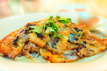 Hoi Tod, Pan fired crispy mussel or crispy fried mussel pancake with egg