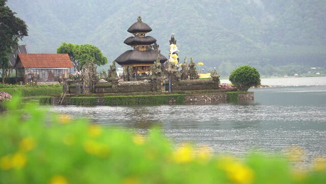 Beautiful view of the Ulun Danu Beratan Bedugul Temple complex, a temple located on Lake Beratan, Bali.