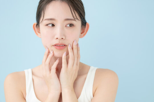 美容・女性・ブルーバック