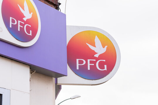 Enseigne PFG. Pompes Fun&egrave;bres G&eacute;n&eacute;rales.