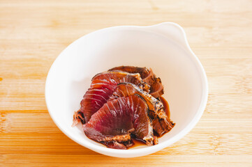 薄切り鰹のたたきの漬け