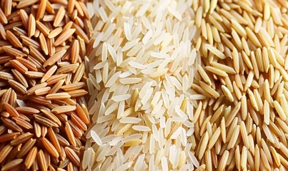 Fotobehang Three different types of rice are shown in a pile © hakule