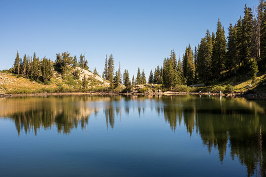 Tranquil Lake Catherine with Reflective Waters on a Clear Day