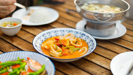 A Thai food menu called Stir-fried Squid with Salted Egg Sauce has a delicious, mellow flavor and is a delicious Thai curry.