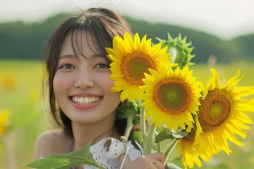 Zelfklevend Fotobehang ひまわりを抱える日本人女性（ひまわり畑・日本の夏・初夏・ポートレート） © Maki_Japan