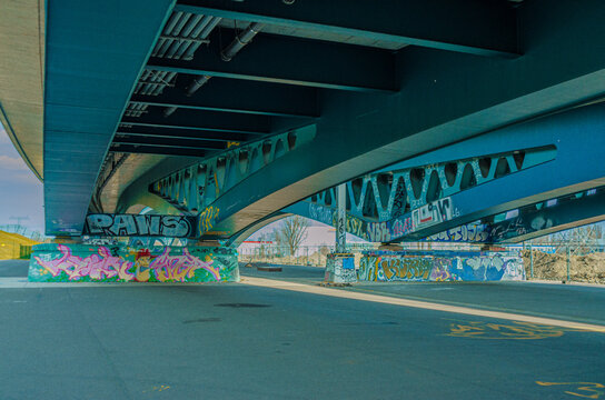 Nest Skaterpark (Under the Bridge) - Berlin.