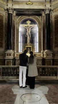 La oracion es confiar en Dios, es creer que existe alguien que me ayuda y acompa&ntilde;a. 