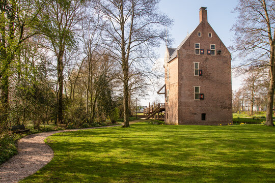 Medieval estate 't Huys Dever in Lisse.