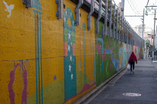 東京都新宿区大久保界隈の鉄道壁画: Okubo Shinjuku City Tokyo, Japan 2024-01-06