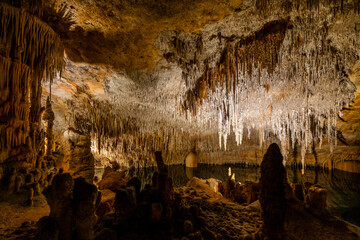 amazing photos of Drach Caves in Mallorca, Spain