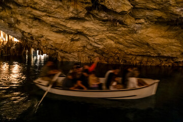 Obraz premium People in the boat on lake in amazing Drach Caves in Mallorca, Spain, Europe