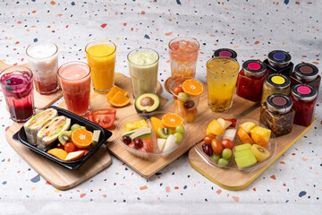 Fruit, salad, lunch box, juice, grapefruit, pineapple, lemon, mango, fashion fruit, sandwich, latte, green tea, vanilla, sweet potato, strawberry, handmade Cheongbae, ginger, omija, blueberry