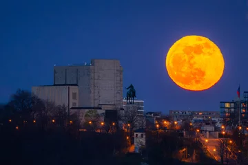 Photo sur Plexiglas Prague Full Moon over the National Monument at Vitkov in Prague