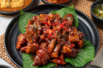 Korean food, pig's feet, spicy, bossam, pork, boiled pork, oysters, side dishes, kimchi, cabbage, perilla leaves, cabbage, garlic, pepper, pork cutlet