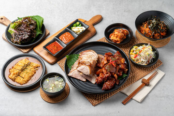Korean food, pig's feet, spicy, bossam, pork, boiled pork, oysters, side dishes, kimchi, cabbage, perilla leaves, cabbage, garlic, pepper, pork cutlet - obrazy, fototapety, plakaty