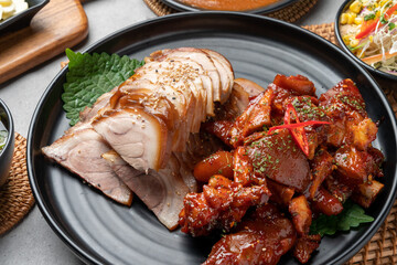 Korean food, pig's feet, spicy, bossam, pork, boiled pork, oysters, side dishes, kimchi, cabbage, perilla leaves, cabbage, garlic, pepper, pork cutlet