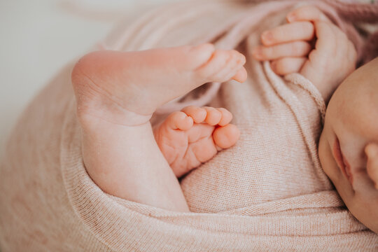 Newborn baby feet in parents hands	
