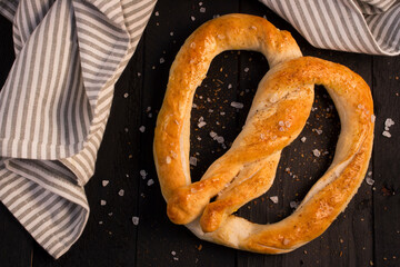 pretzel, coarse salt, dark wood, striped gray cloth, tasty, recipe, easy, at home