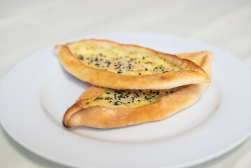 Cheese Pies - Fatayer bil jibneh - Fatayer Manakish - Teigtaschen	
