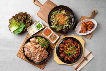 Korean food, pig's feet, pork, bossam, lettuce, perilla leaves, spicy, garlic, pepper, salted shrimp,