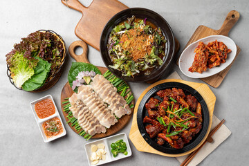 Korean food, pig's feet, pork, bossam, lettuce, perilla leaves, spicy, garlic, pepper, salted shrimp,