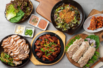 Korean food, pig's feet, pork, bossam, lettuce, perilla leaves, spicy, garlic, pepper, salted shrimp,