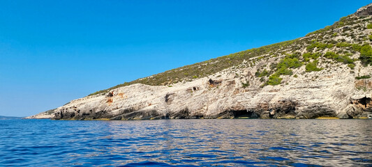 rocky cliff in the adriatic sea - obrazy, fototapety, plakaty