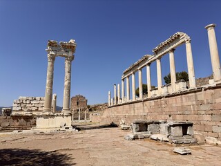Fototapeta premium Scenic shot of ancient architecture on a sunny day in Ancient City, Izmir, Turkey
