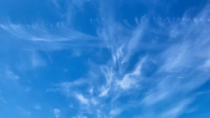 Afwasbaar Fotobehang Bestemmingen Beautiful blue sky and feathery white clouds nice bright day