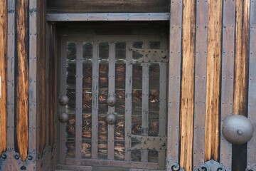 世界遺産、国宝姫路城の門の一部の扉 - obrazy, fototapety, plakaty