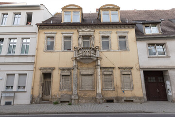 Fototapeta na wymiar Altes Haus im sehr schlechten Zustand, Deutschland
