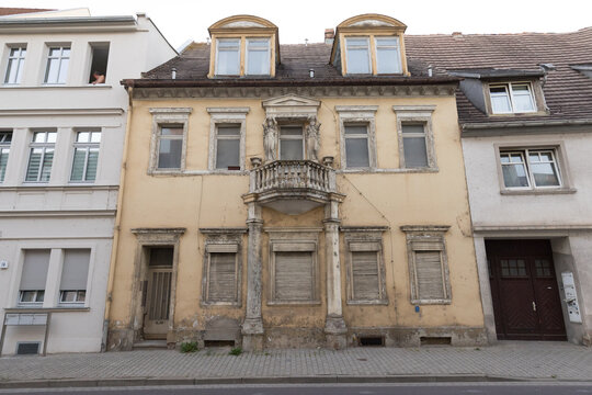 Altes Haus im sehr schlechten Zustand, Deutschland