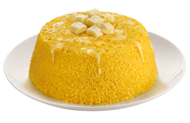 prato com cuscuz nordestino acompanhado de manteiga de garrafa e queijo branco isolado em fundo transparente