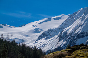 Fototapeta na wymiar out in nature - wandering in the beautiful alps, the hohen tauern in the national park austria, at a sunny spring day