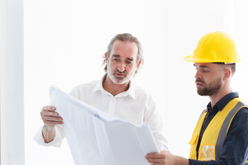 Foreman and client having a discussion.