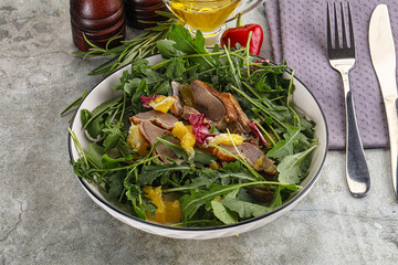 Salad with roasted duck and orange