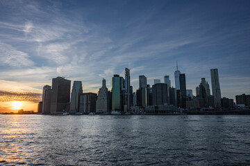 Fototapeta na wymiar Downtown sunset from Brooklyn in New York City (USA)