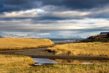 Photo sur Plexiglas Atlantic Ocean Road Calm river befor it flows to the ocean, Iceland