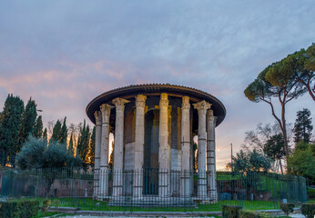 Obraz premium The Temple of Hercules Victor in the Piazza Bocca della Verita in Rome, Italy