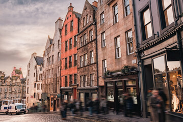 Fototapeta na wymiar Old buildings West Bow and Victoria Street in Edinburgh Old Town, Scotland