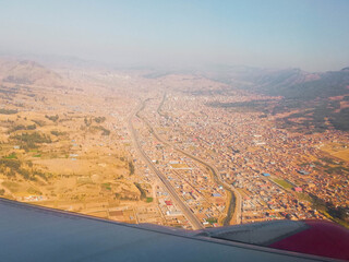 Una fotografía aérea tomada desde un avión cusco la ciudad imperial