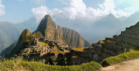 Foto del Santuario Histórico de Machu Picchu en las montañas	
