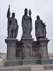 Fototapeta na wymiar Statues Pont Charles à Prague